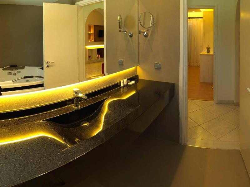 Epavlis Resort image