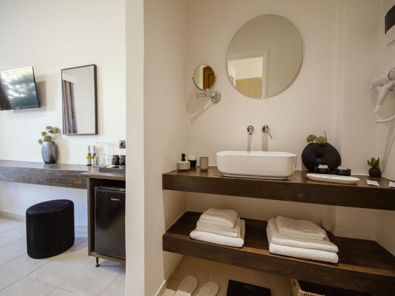 BOHOTEL Eleonas & Annex Apartments image
