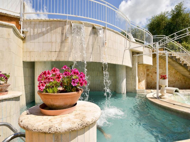 HOTEL SATURNO FONTE PURA image