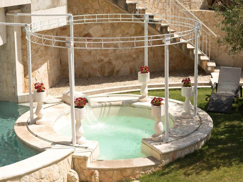 HOTEL SATURNO FONTE PURA image