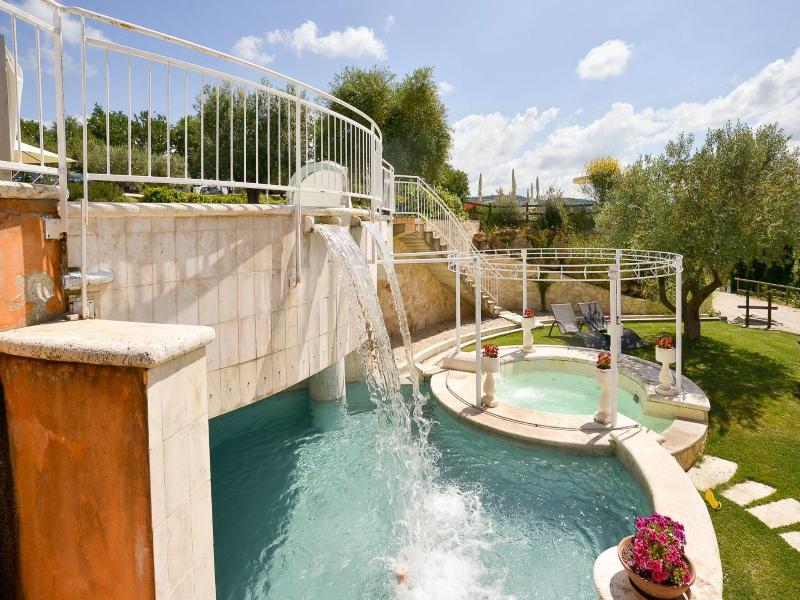 HOTEL SATURNO FONTE PURA image