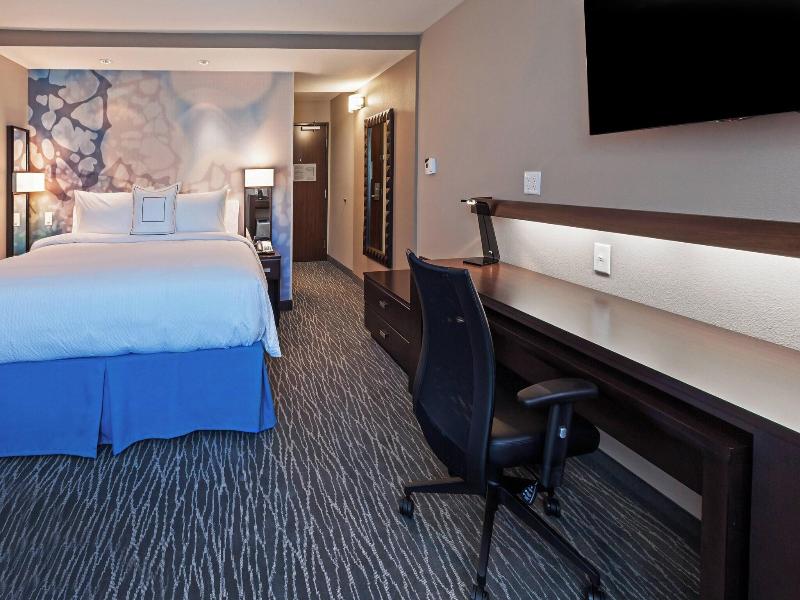 Room, 1 King Bed with Sofa bed (Mobility Accessible, Tub) (1 King Bed and 1 Double Sofa Bed)