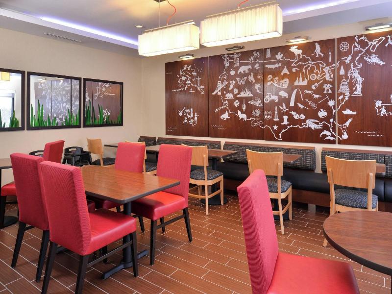 Towneplace Suites Detroit Commerce image