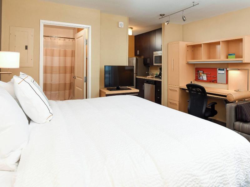 Towneplace Suites Detroit Commerce image