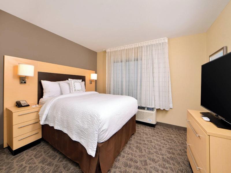 Towneplace Suites Detroit Commerce image