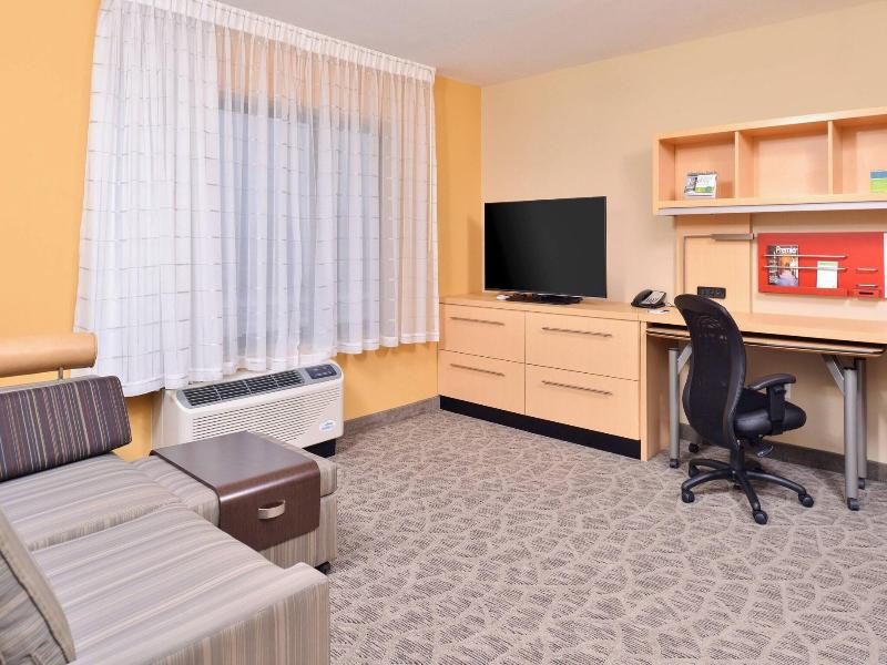 Towneplace Suites Detroit Commerce image