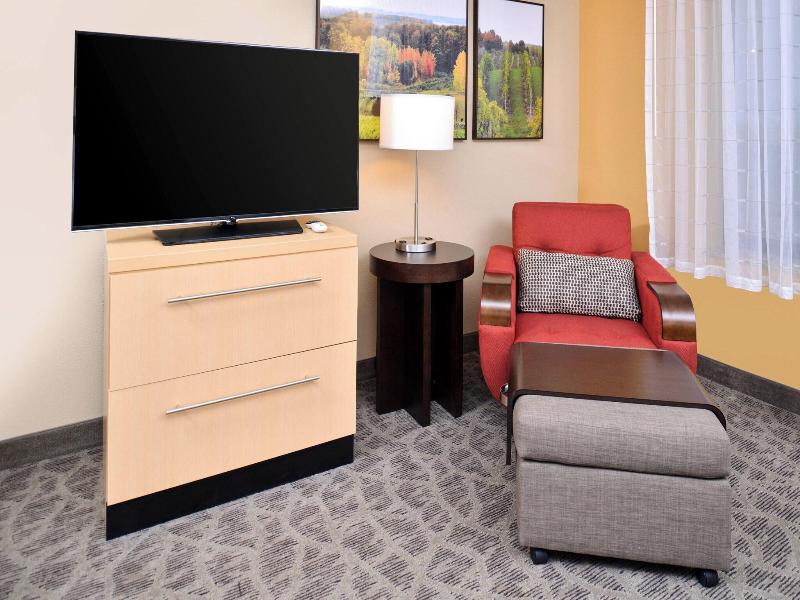 Towneplace Suites Detroit Commerce image