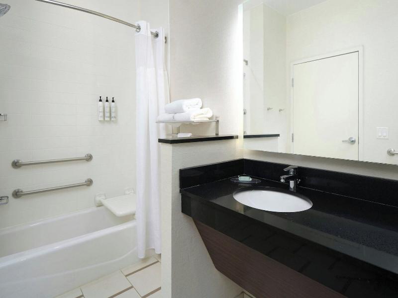 Fairfield Inn & Suites Niagara Falls image