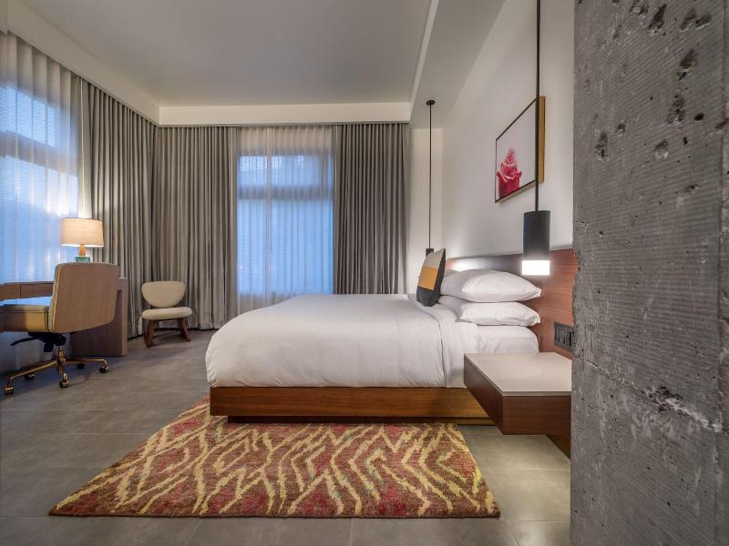 Hi-Lo Hotel, Autograph Collection image