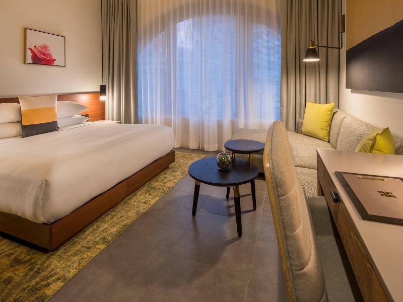 Hi-Lo Hotel, Autograph Collection image