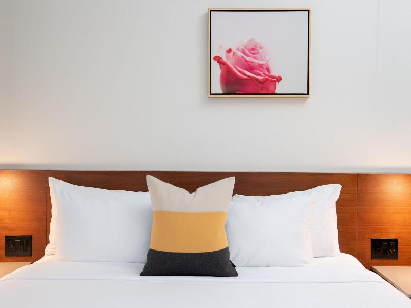 Hi-Lo Hotel, Autograph Collection image