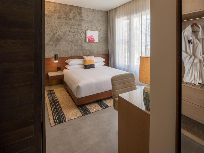 Hi-Lo Hotel, Autograph Collection image