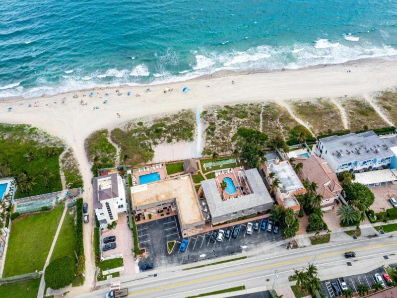 Emerald Seas Beach Club image
