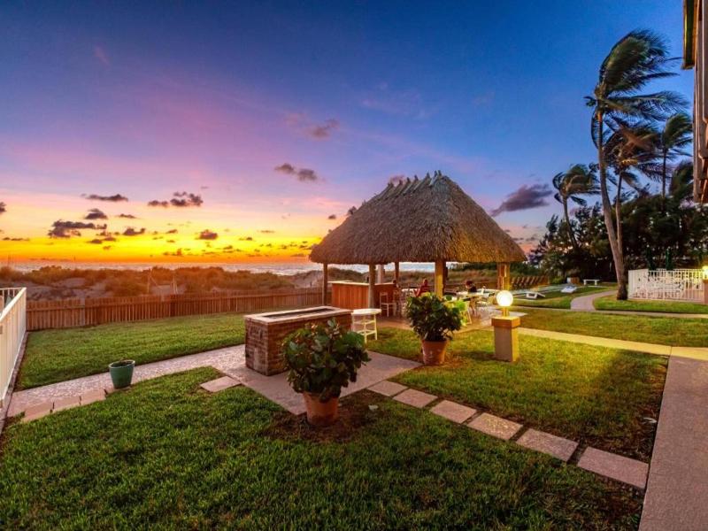Emerald Seas Beach Club image