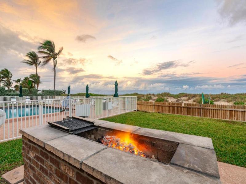 Emerald Seas Beach Club image