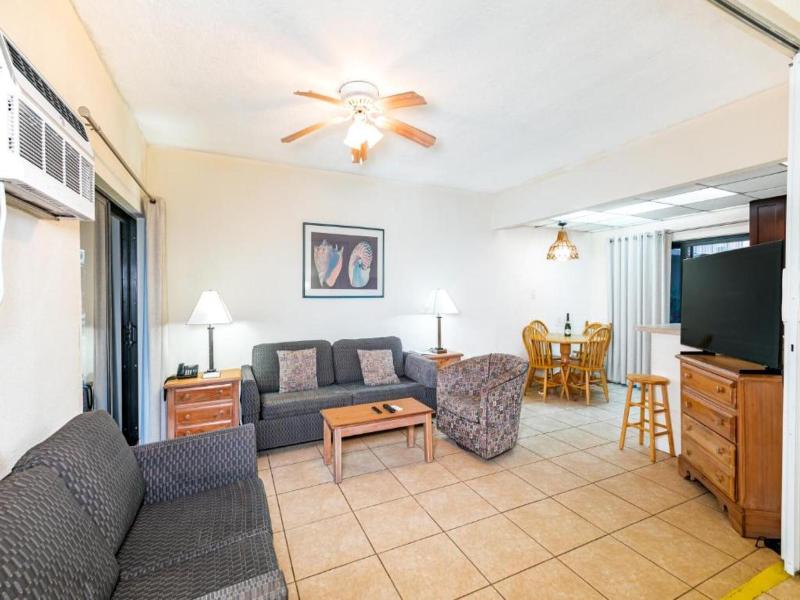 Emerald Seas Beach Club image
