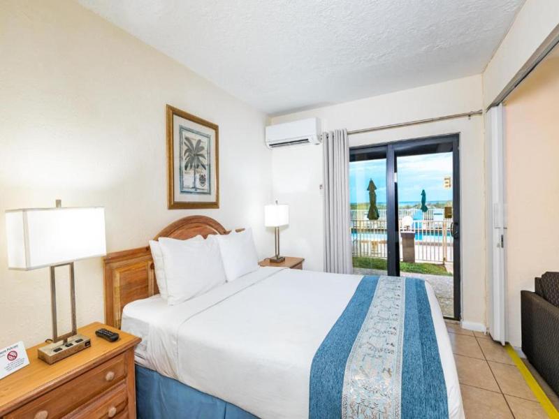 Emerald Seas Beach Club image