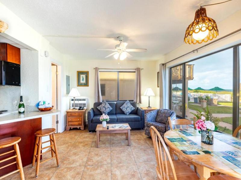 Emerald Seas Beach Club image