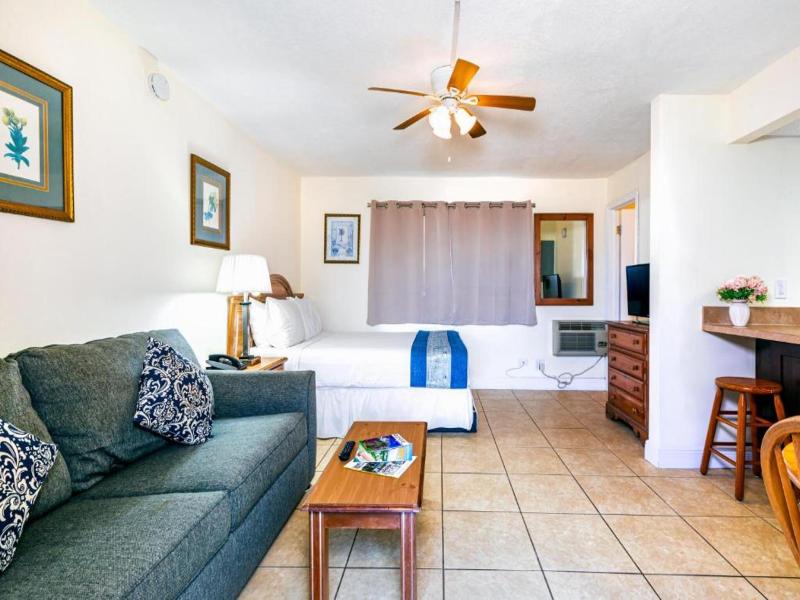 Emerald Seas Beach Club image