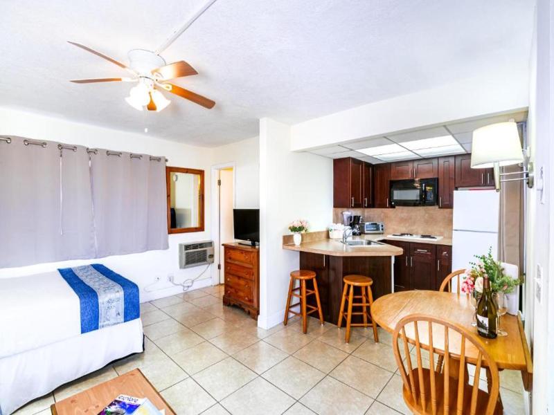 Emerald Seas Beach Club image