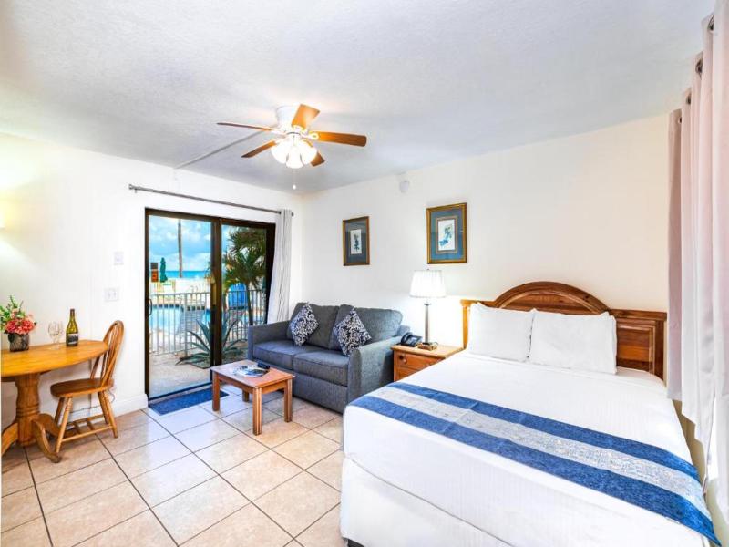 Emerald Seas Beach Club image