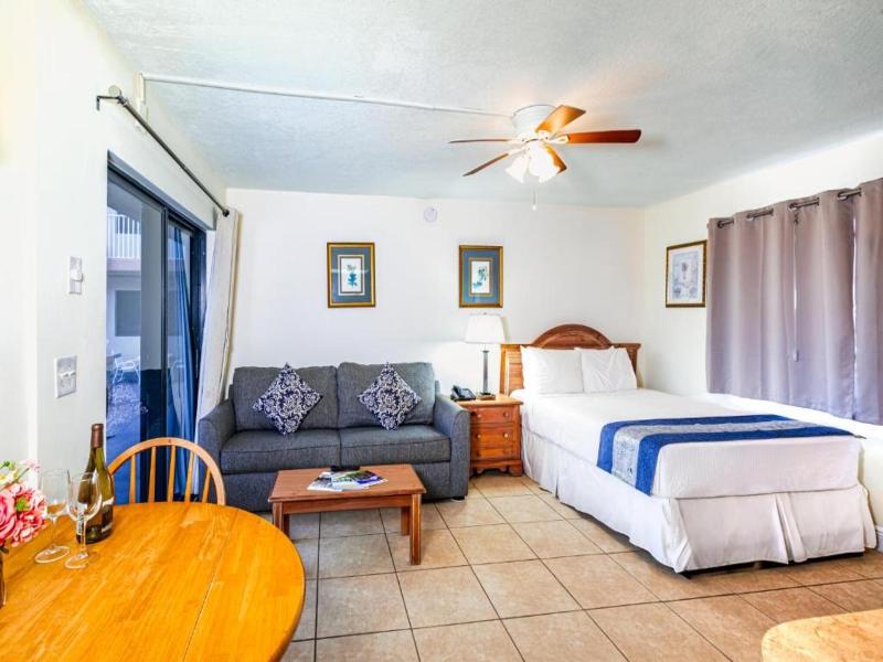 Emerald Seas Beach Club image