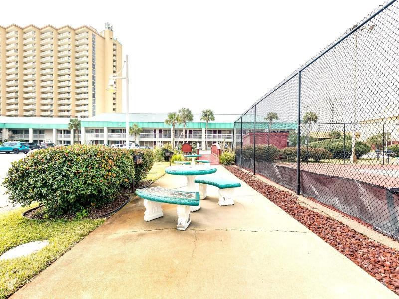 Holiday Beach Resort-Destin — photo 57