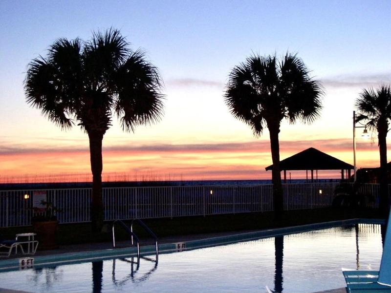 Holiday Beach Resort-Destin