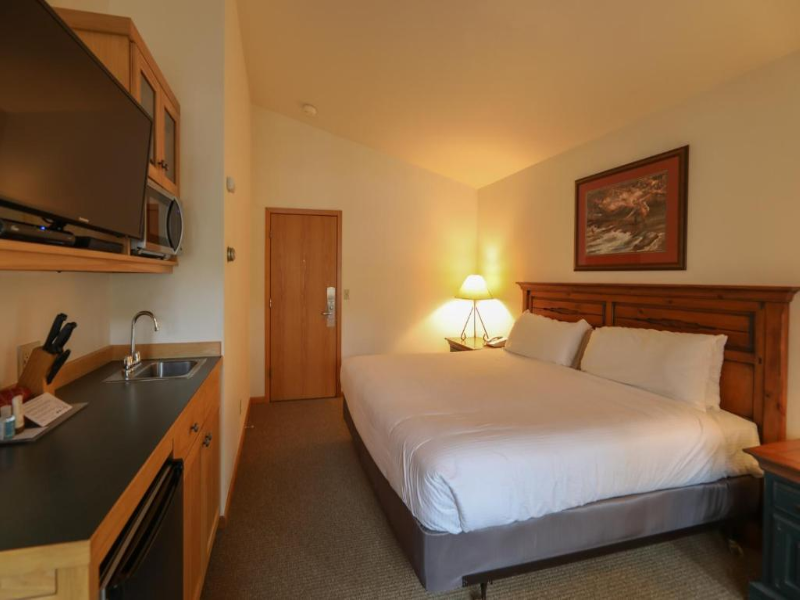 Meadow Lake Golf and Ski Resort image