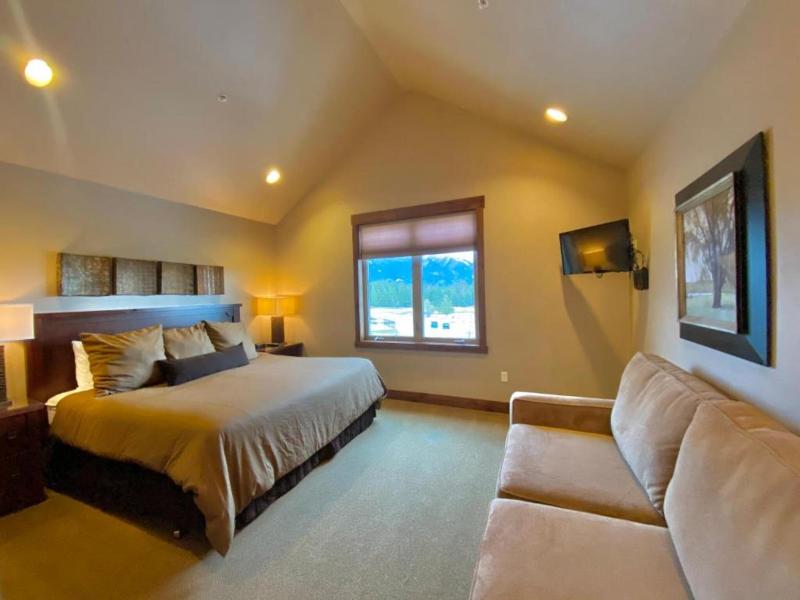Meadow Lake Golf and Ski Resort image
