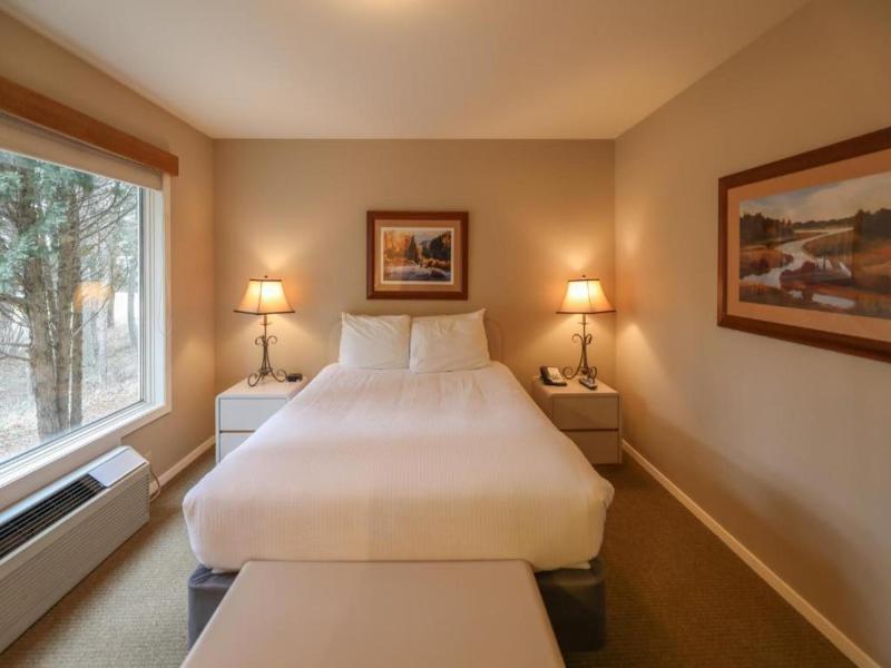 Meadow Lake Golf and Ski Resort image