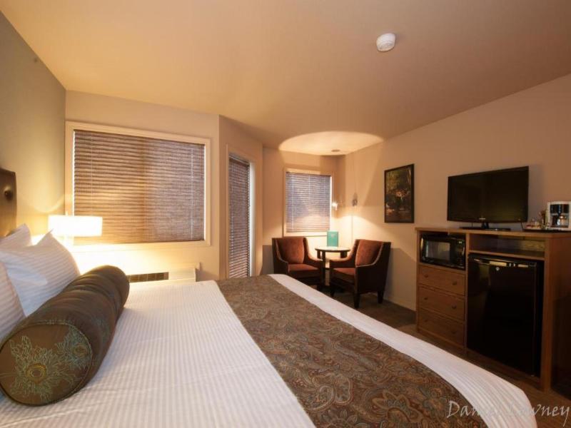 Meadow Lake Golf and Ski Resort image