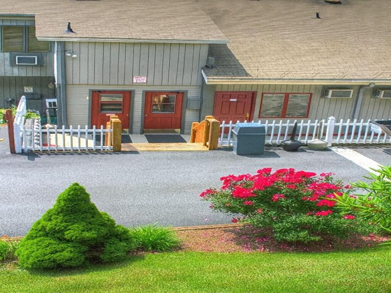Smoketree Lodge