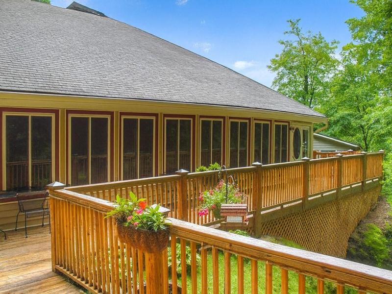 Smoketree Lodge
