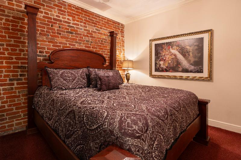 The Quarter House image