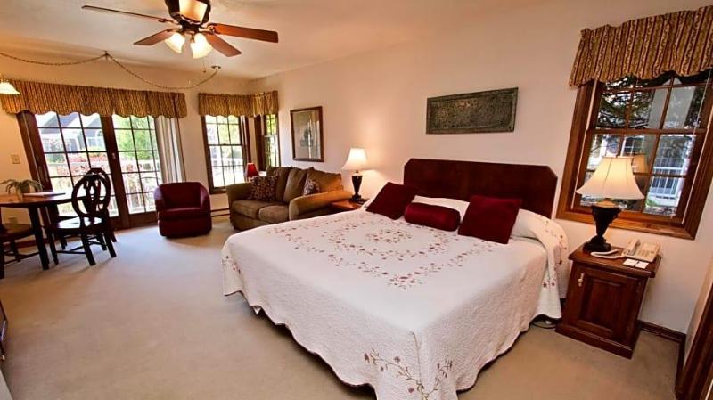 Baileys Harbor Yacht Club Resort