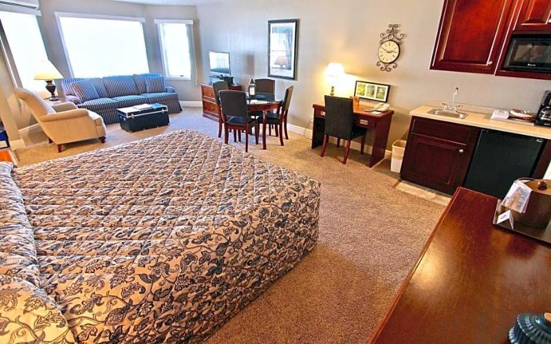 Baileys Harbor Yacht Club Resort