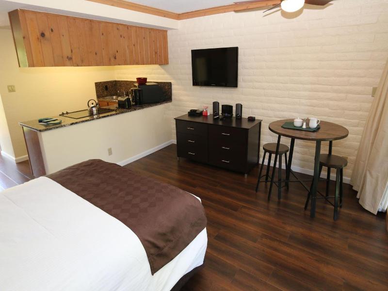 North Lake Lodges image