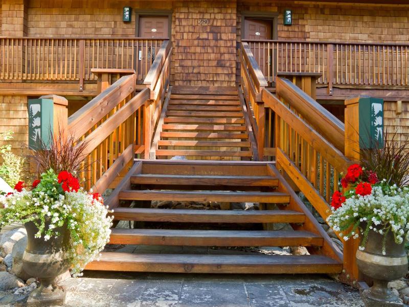North Lake Lodges image