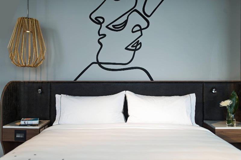 Stay in style at Renaissance Montreal Downtown Hotel