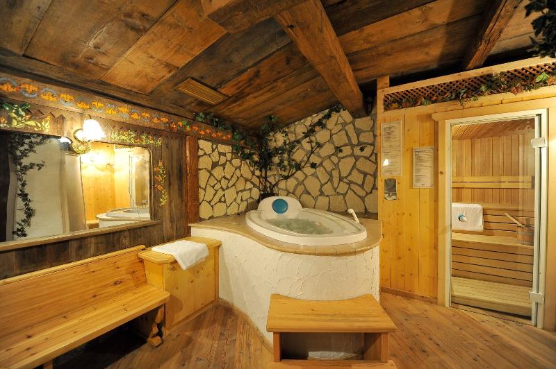 HOTEL CRISTALLO image