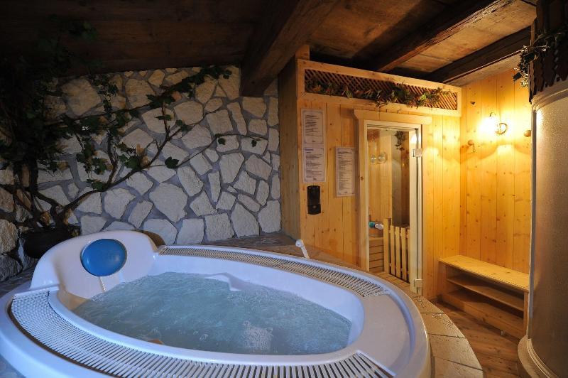 HOTEL CRISTALLO image