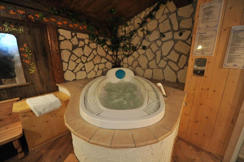 HOTEL CRISTALLO image