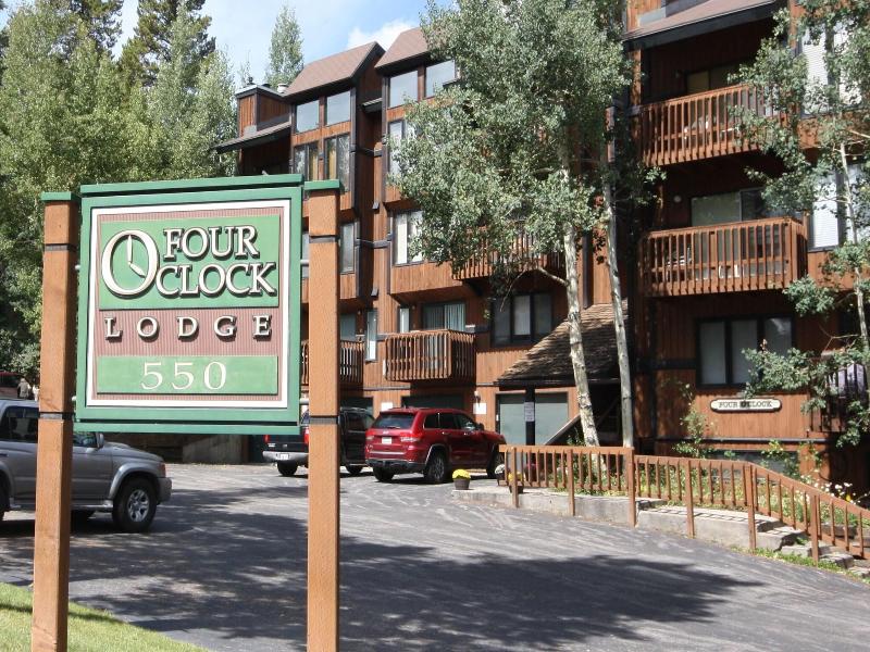 Four Oclock Lodge  image