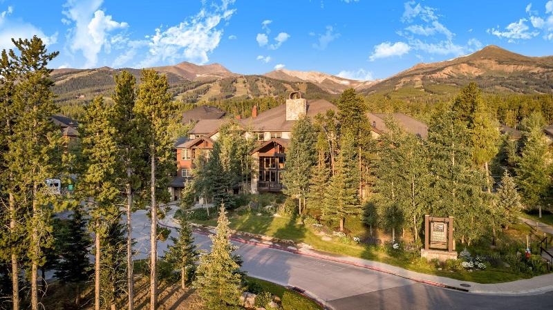 Grand Timber Lodge  image