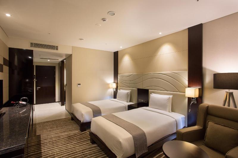 I Square Hotel image