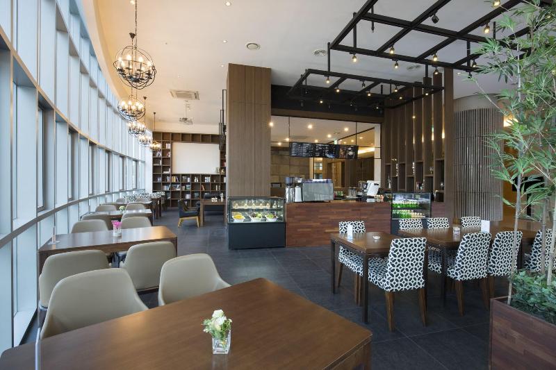 I Square Hotel image