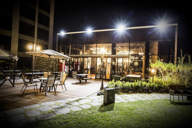 I Square Hotel image