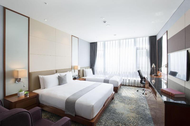 I Square Hotel image