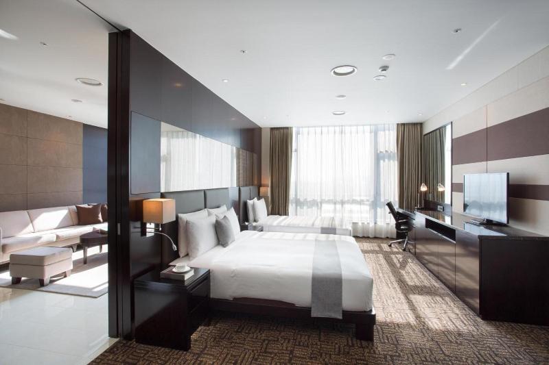 I Square Hotel image